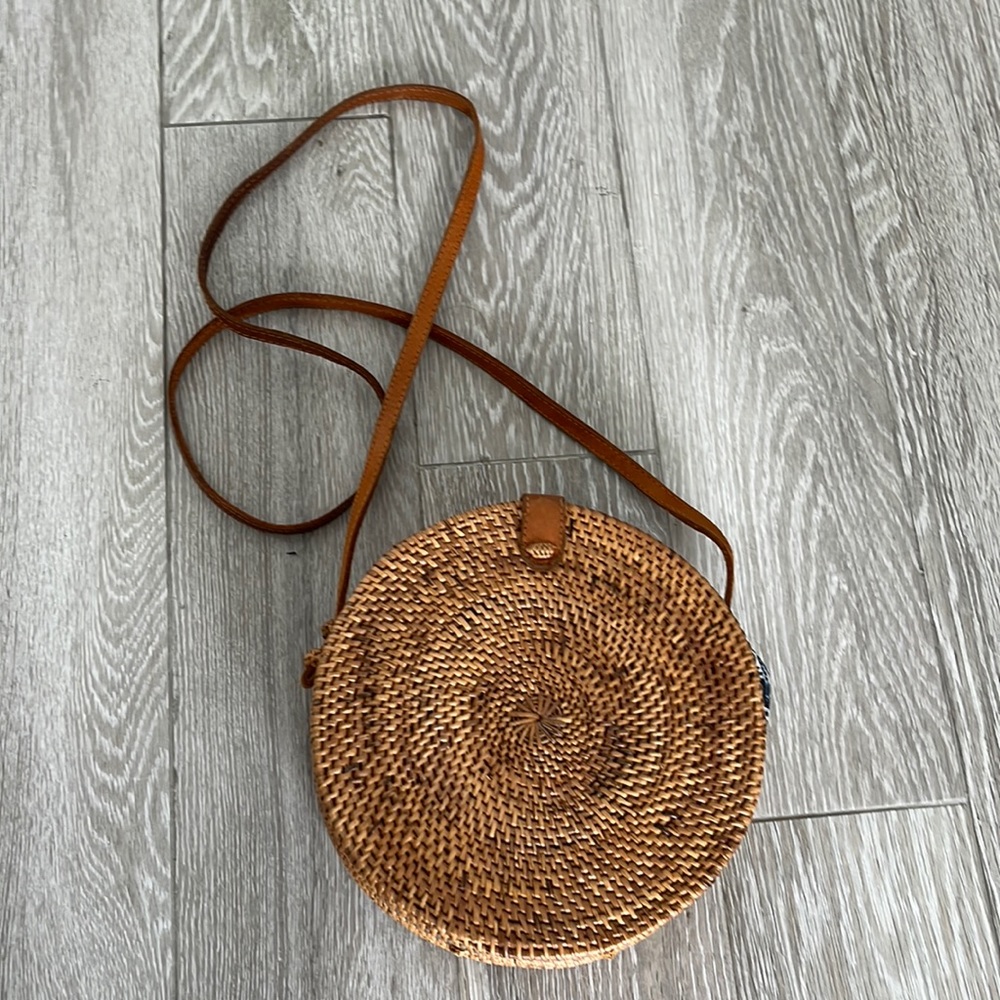 Round Crossbody Straw Rattan Purse